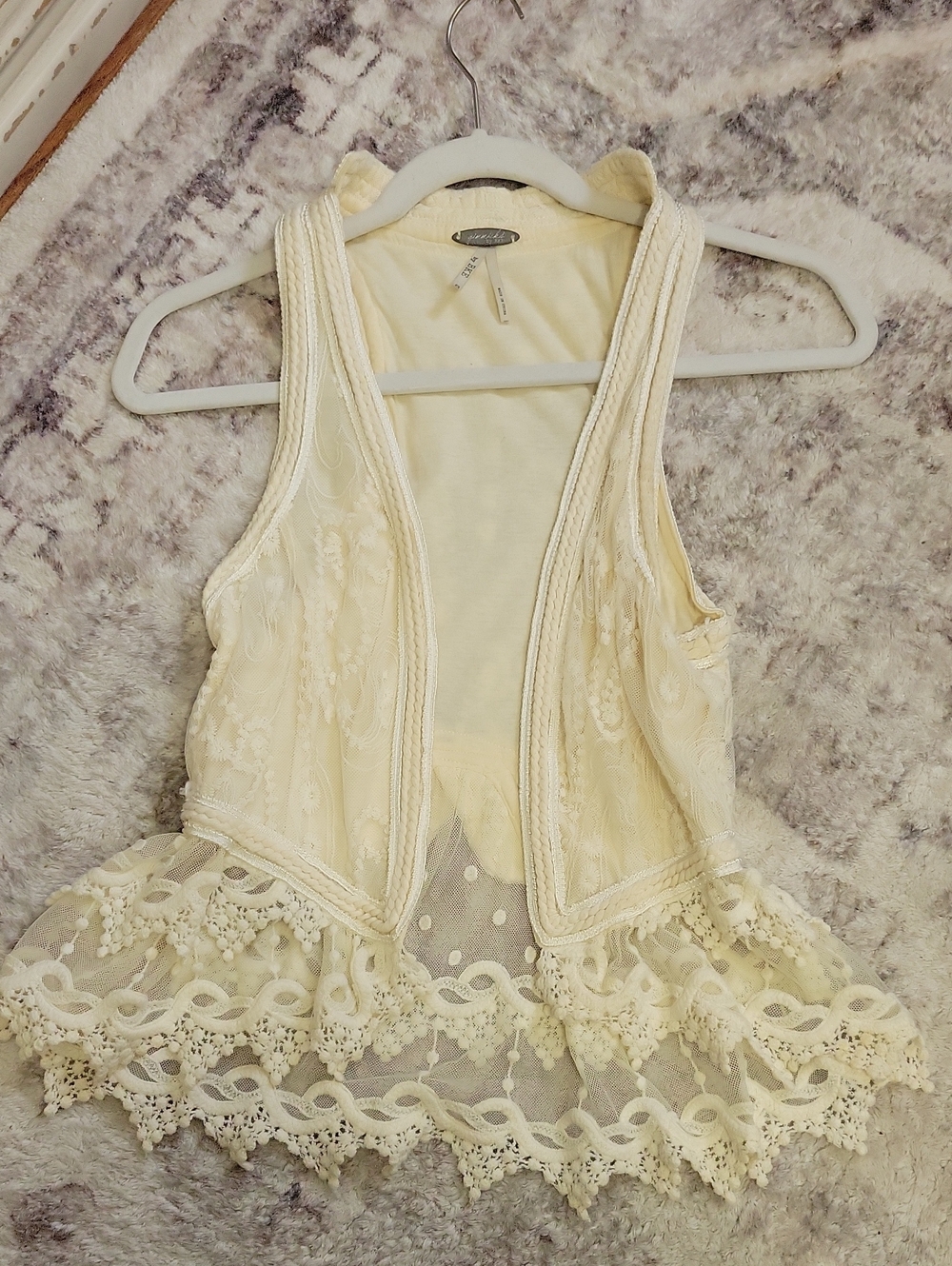 BKE Cream Lace Peplum Short Sleeve Top
